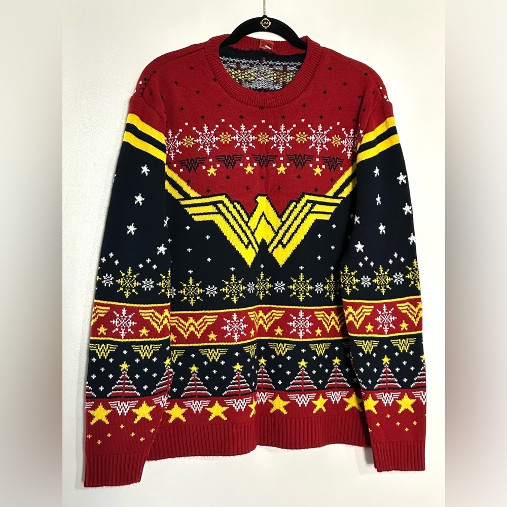 Wonder Woman Sweater NWOT XL - Picture 8 of 12